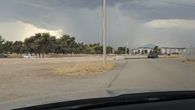 Nebo se zacrnilo i počelo je da lije kao iz kabla; Superćelijska oluja napravila kolaps VIDEO