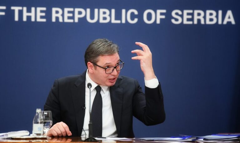 Vještačka inteligencija brutalno analizirala Vučićev spin da su „studenti isporučili Miloševića u Hag“