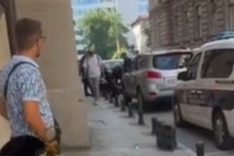 Drama ispred Kantonalnog suda u Sarajevu: Optuženi za ubistvo pokušao pobjeći