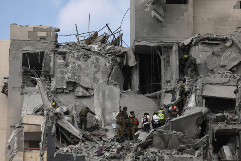 Ispaljene nove rakete: Oglasile se sirene za vazdušnu opasnost FOTO/VIDEO