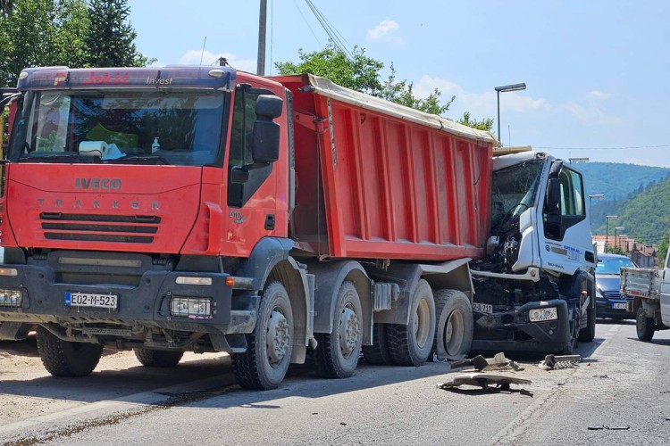 Sudar dva kamiona na magistralnom putu Zvornik-Bijeljina