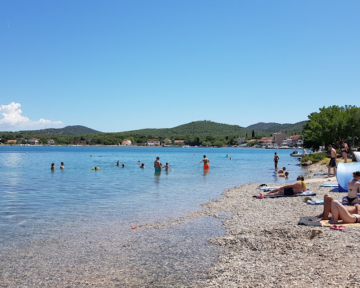 Gorko podsjećanje na devedesete: „Četnici, mrš odavde!“ – mladići napadnuti na hrvatskoj obali