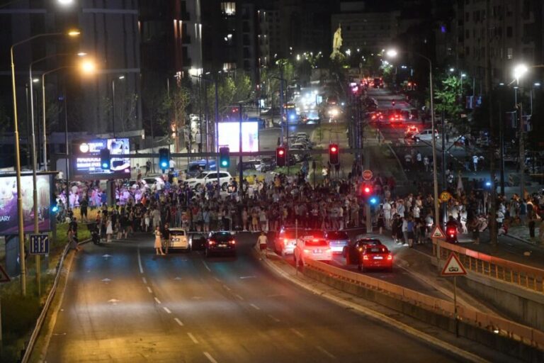 Šta se dešava jutro posle blokada raskrsnica širom Srbije: Policija hapsi građane u Vojvode Stepe i kod Pravnog