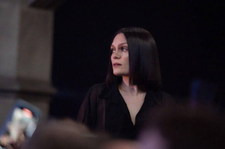 „Ne mogu da dodirnem svoje grudi i ožiljke“: Potresna ispovijest Džesi Džej nakon uklanjanja dojke