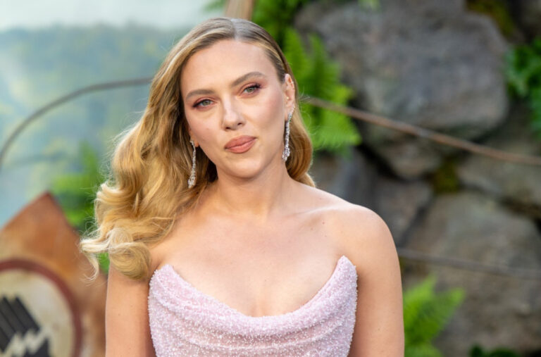 Skarlet Johanson napala fotografe na setu