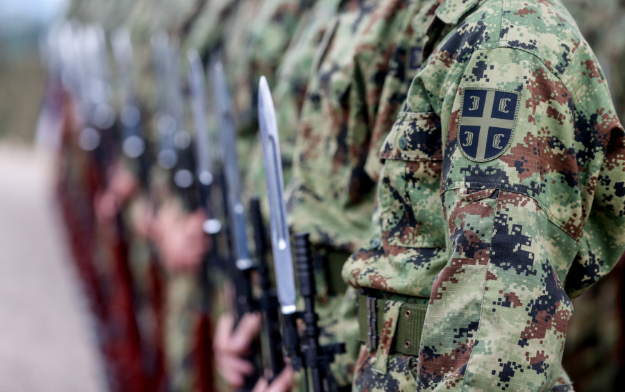 I žene tri meseca u vojsku: Obavezni vojni rok ponovo pokrenuo buru u Srbiji