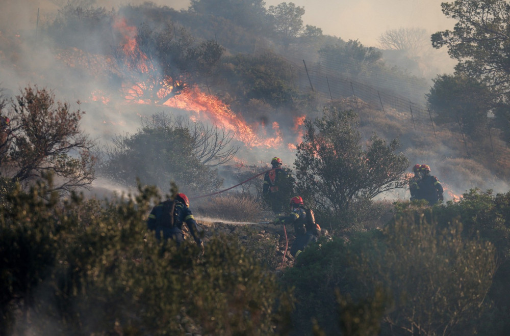 Pakao u Grčkoj: Ljudi beže s ostrva; Hiljade ljudi evakusano VIDEO