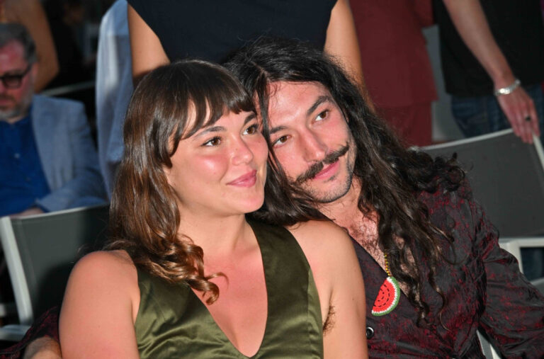 Holivudski glumac nosi četničku kokardu: „Kriva“ ljubav prema Srpkinji FOTO