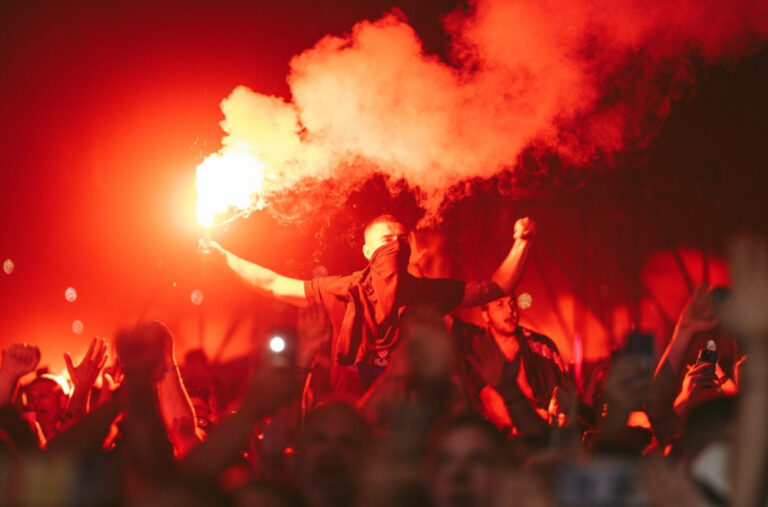 Skandal! Evropska komisija bez komentara na Tompsonov koncert