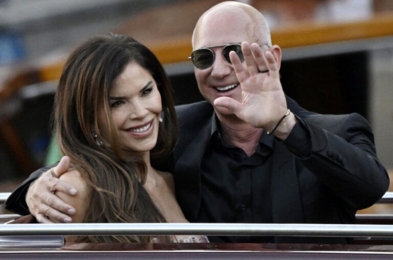 Džef Bezos se u javnosti pojavio s kosom: Prvi put nakon 12 godina FOTO