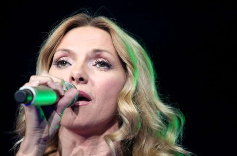 „500.000 maloumnih idiota urlalo fašističke parole“: Pevačica osula paljbu po Hrvatima zbog Tompsona