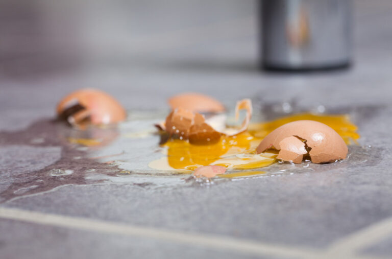 Pržio jaje na +33 i pokazao rezultat: Svi pričaju o ovom snimku VIDEO