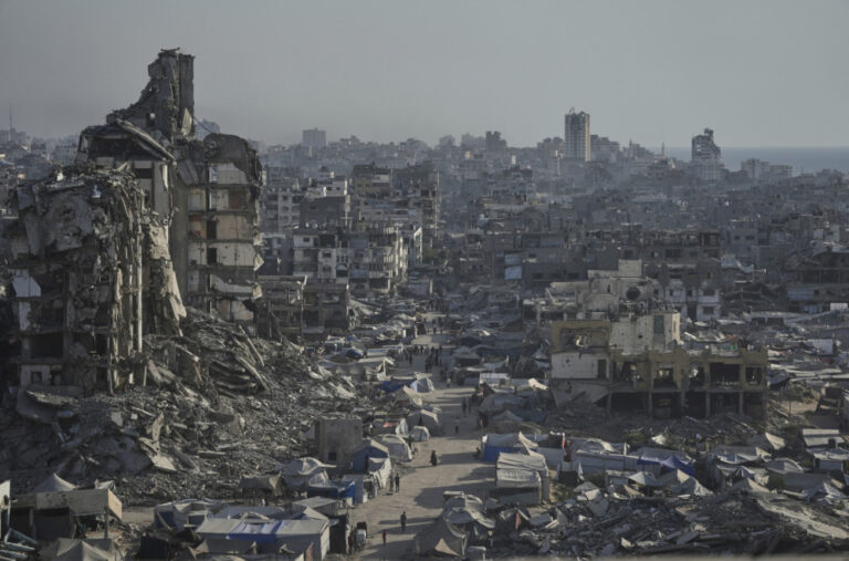 U izraelskim napadima širom Gaze poginulo najmanje 104 Palestinaca