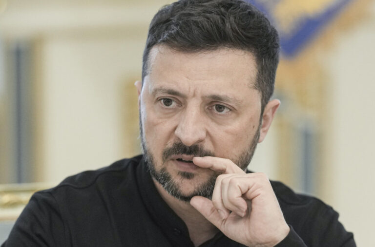 Oglasio se Zelenski nakon potpisivanja zakona zbog kojeg je narod izašao na ulice