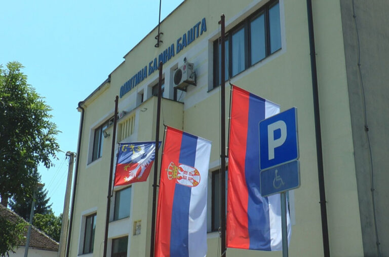 Tužan dan u Bajinoj Bašti: Zastave na pola koplja, ulice puste FOTO