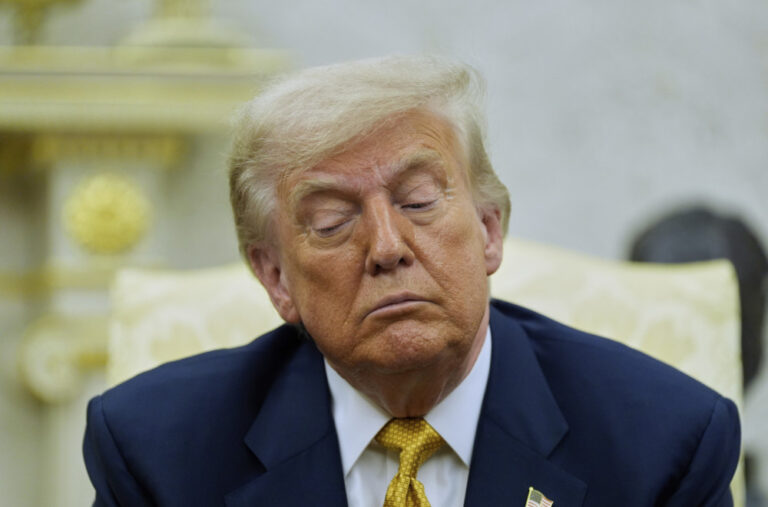 Tramp u krevetu sa satanom: „Poludjeće kad vidi“ FOTO