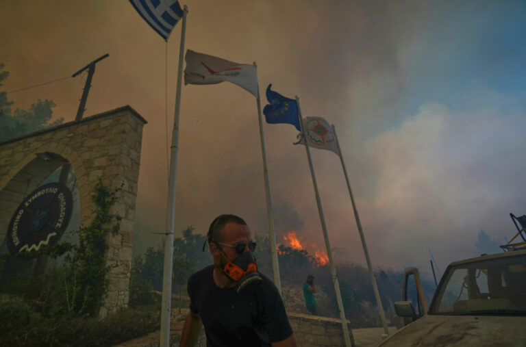Ogromni požari na Kipru stavljeni pod kontrolu