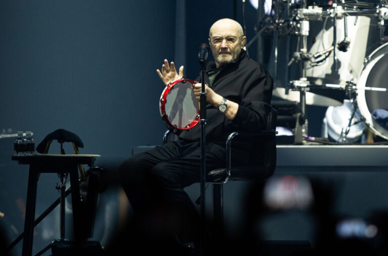 Kruže glasine da je na samrti: Fil Kolins se oglasio iz bolnice FOTO