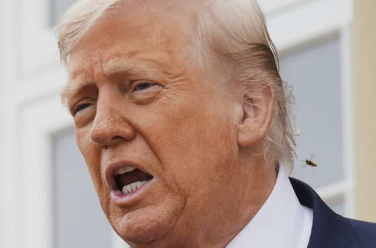 Tramp: Neka se Hamas preda!