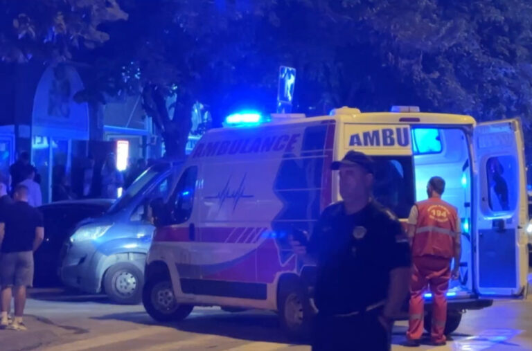 Izbio požar u Mirijevu; Muškarac (40) u teškom stanju prevezen u Urgentni centar