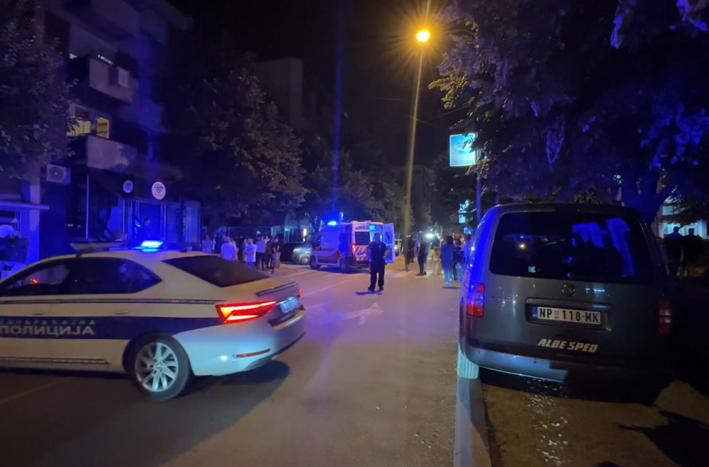 Mediji: Preminuo mladić koji je sinoć izboden u masovnoj tuči u Novom Pazaru