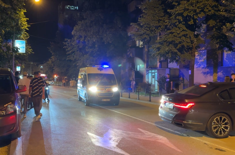 Mediji: Preminuo mladić koji je sinoć izboden u masovnoj tuči u Novom Pazaru