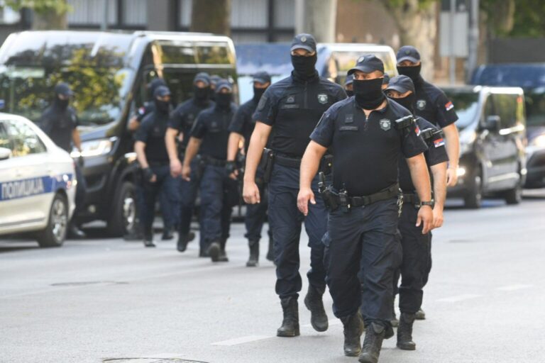 Oglasio se MUP o „fantomkama“ na blokadama: Dio su zvanične opreme; Koriste se po nalogu nadređenih