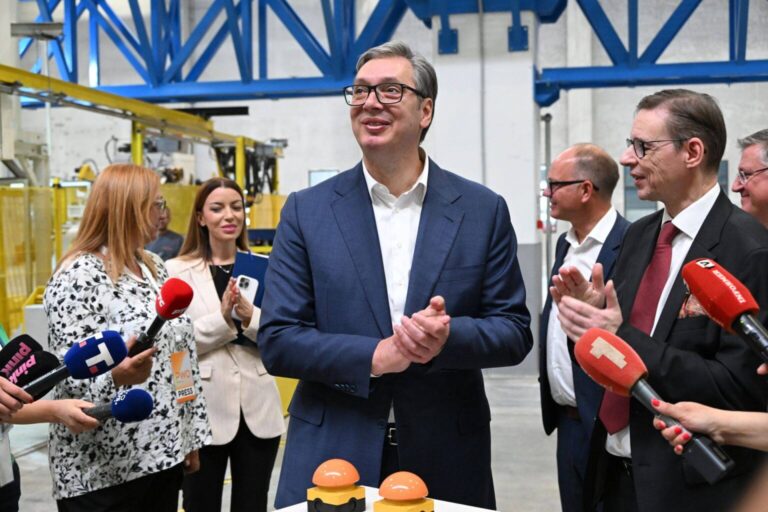 Vučić oduševljen akcijom policije nad studentima: Ovo je kontejner revolucija