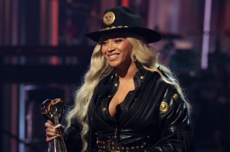 Bijonse velikim iznenađenjem završila turneju: Njih izvela na scenu i zapalila masu VIDEO