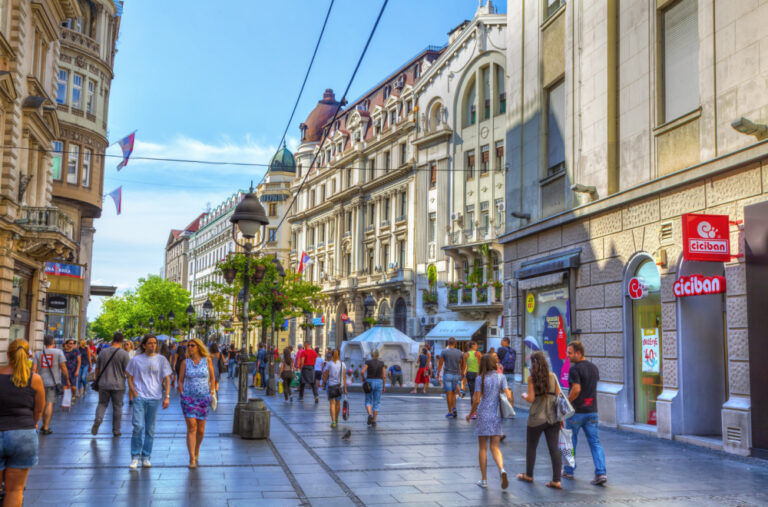 Uznemirujuće upozorenje: Djevojke u Beogradu na meti voajera VIDEO