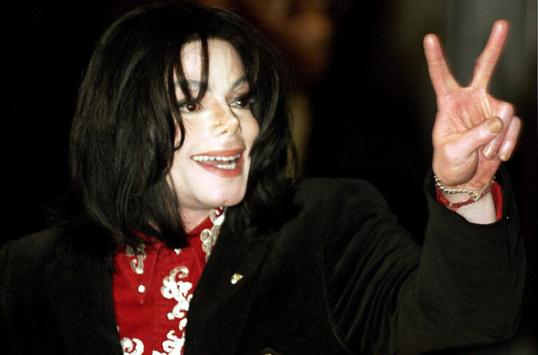 Čarapa Majkla Džeksona prodata za 6.200 evra na aukciji u Francuskoj