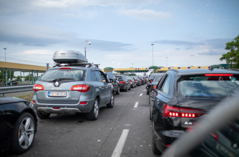 Kolaps na granicama: Čeka se i po nekoliko sati – a špic sezone tek počinje