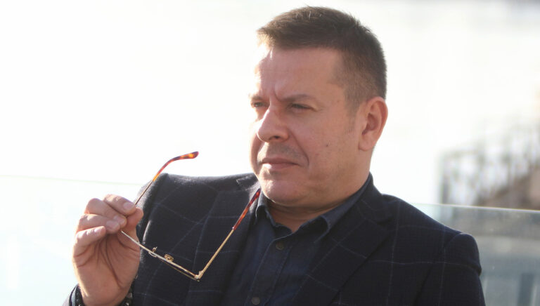 Vlado Georgiev nastavlja da se blamira: Pjevač ponovo o ravnoj Zemlji FOTO