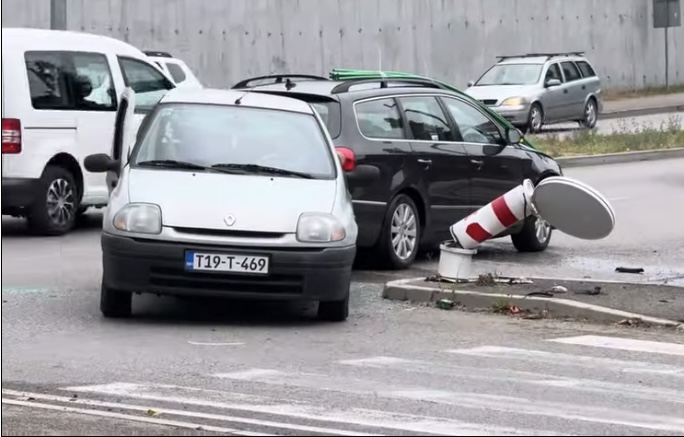 Sudar dva automobila u Banjaluci, policija na terenu