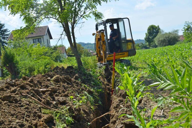 Ekipe Vodovoda na terenu: Kvar uzrokovao nastanak vode u Ljeskovcu, Kojčinovcu, Janji i Novoj Janji
