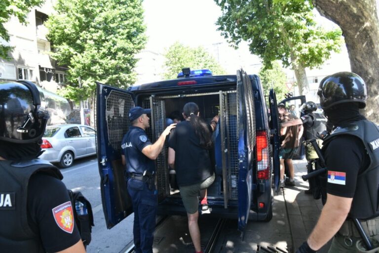 Hapšenja širom Srbije: Priveden čovjek sa štakama, maturant na putu po svjedočanstvo; studenti FON-a – „Ovo su otmice“