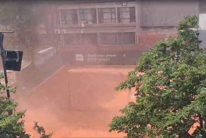 Apokaliptične scene nevremena u Srbiji: Vjetar prevrnuo kamion i čupao drveće; Ulice poplavljene FOTO/VIDEO