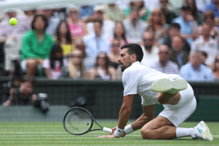 Bez „starca“ nema udarca: Đoković ponovo izgubio prvi set ali se plasirao u polufinale