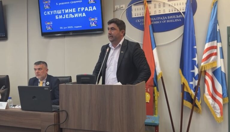 Petrović ljut na odbornike većine: Saglasnost sa rudarenjem litijuma i otimanjem novca od Semberije ravno izdaji!