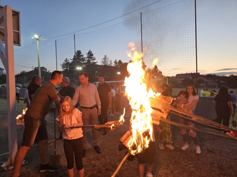 Drevni srpski običaji u Ugljeviku: Radost i ljepota lilanja FOTO