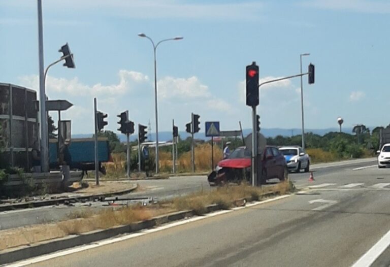 Sudar na obilaznici kod Batkovića: Jedna osoba povrijeđena, saobraćaj obustavljen ka TC Fis