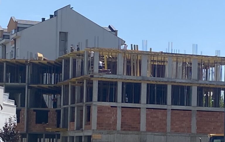 Istraživali smo: Koliko danas košta kvadrat stana u Bijeljini i zašto je prodaja naglo pala?