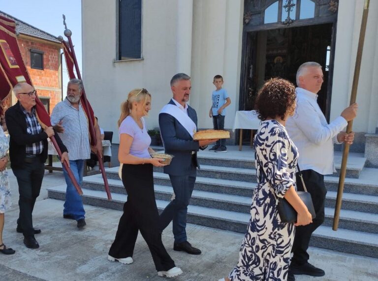 Mile Pejčić kum slave Hrama Svetih apostola Petra i Pavla u Modranu FOTO