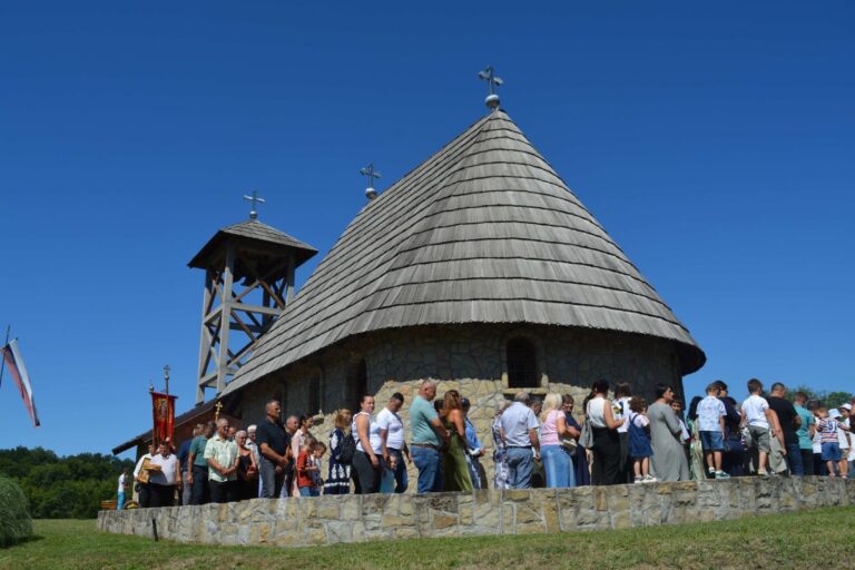 Slave hramova u Gornjem Mačkovcu i Pukišu
