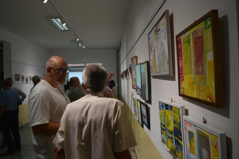 Lopare: Otvorene dvije izložbe likovnih radova