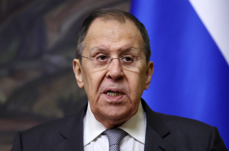 Lavrov u provokativnom duksu: Svi gledaju šta je ruski šef diplomatije obukao FOTO/VIDEO