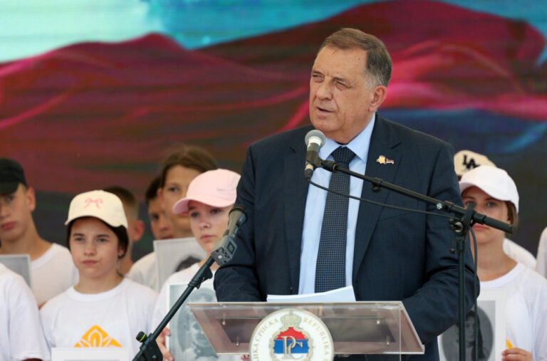 Stigla prva reakcija na odluku o Dodikovom mandatu: „Ovo je atak na Dejtonsku Bosnu i Hercegovinu“ FOTO