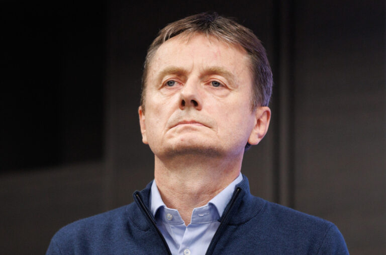 Najnovije informacije o zdravstvenom stanju Darka Glišića: Ministar i dalje u životnoj opasnosti