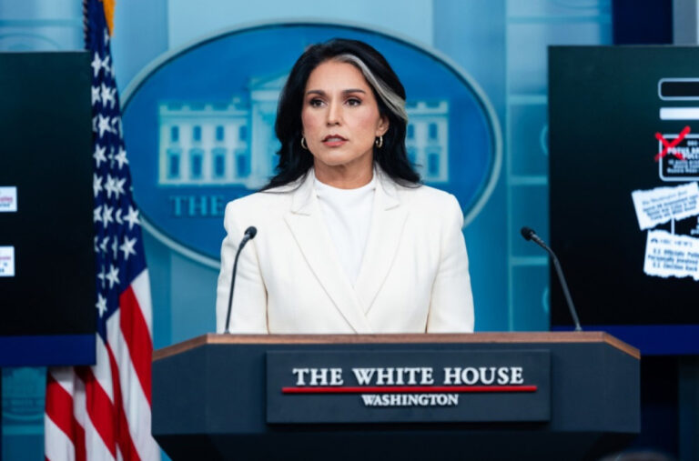 Trampova saradnica otkrila da vjeruje u vanzemaljace: „Podijelićemo istinu sa narodom“