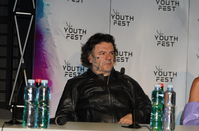 Oglasio se Aca Amadeus nakon nezgode: „Preskakali smo sjedišta da izađemo“ FOTO